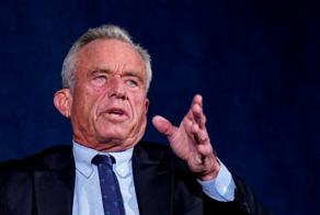 Министр с туалетным прошлым: Роберт Кеннеди-младший шокировал врачей своей биографией