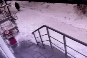 Снежно-ледяная масса упала на пенсионерку в Подмосковье