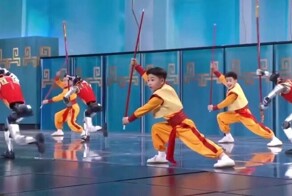 Роботы на торжественном концерте в честь китайского Нового года