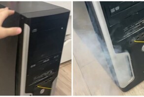 Мальчик пробует включить старый компьютер деда