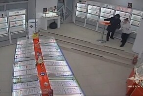 В Новосибирске мужчина ограбил ювелирный магазин на&nbsp;7&nbsp;млн рублей