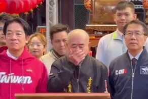 Мужчину вырвало при президенте Тайваня