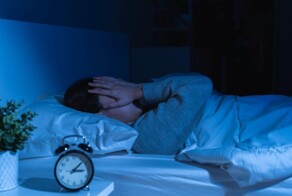 «Или нервы, или Луна, или хз»: пользователи пытаются понять, почему полмира просыпается ночью в одно и то же время и не может уснуть?