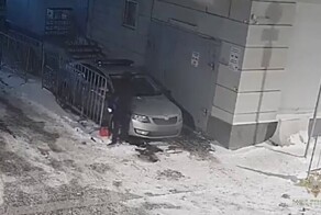 Парень поджег полицейскую машину в Москве