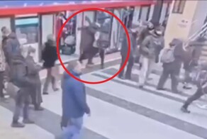 Пассажиры метро помешали негодяю ограбить девушку