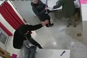 Мужчина устроил скандал в пункте выдачи из-за просьбы выбросить мусор