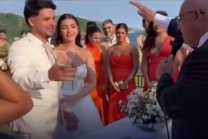 В Испании жених случайно «отбил пятюню» священнику на свадьбе