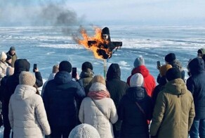 Чучело Shamanа сожгли на Байкале: местные ответили артисту за «поцелуй» священного озера