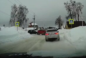 Без ДТП, просто женщина за рулём