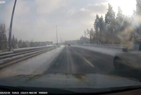Гололёд? Едем 150! Зря, что ли, заплатили за платную дорогу