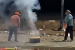 Китаянки не поделили  коробку с фейерверками