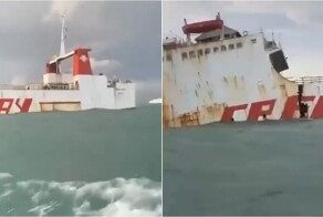 В Индонезии старый паром сломался пополам и затонул