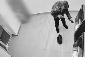 Трусливый грабитель пытался взломать банкомат в Башкирии