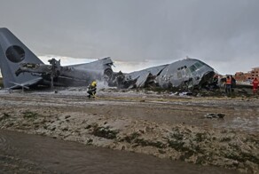 В Боливии самолет с миллионами налички рухнул на автомобильную трассу