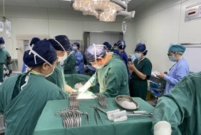 Один шанс на 60 миллионов: 24-летняя китаянка внезапно стала «матерью-героиней»