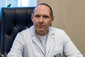 Директор центра лечения алкоголизма ушел в запой и избил 78-летнюю мать