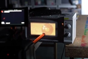 CD-диск разогрели микроволновке