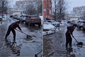 Необычный герой двора: мужчина расчистил ливнёвку лопатой и спас затопленный двор
