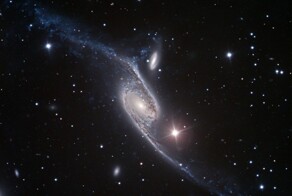 Гигантская спиральная галактика NGC 6872