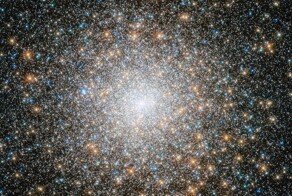 Полюбуйтесь на шаровое скопление M 15: ему около 13 миллиардов лет