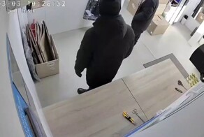 Парень украл канцелярский нож из пункта выдачи