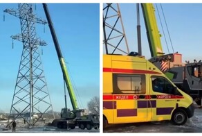 Мужчина получил травму, когда спасался из "падающего" автокрана