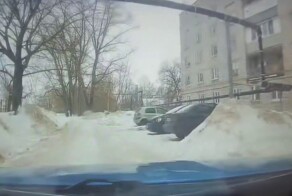 Обрушение козырька в Рязанской области попало на видео