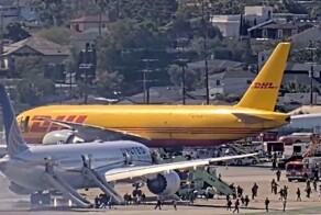 Эвакуация пассажиров из самолета попала на видео