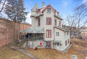 Дом XIX века продают почти вплотную к оживлённой магистрали