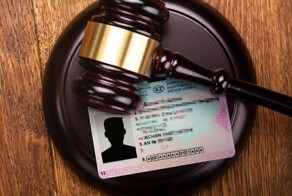 Суд вернул права водителю, которого подставили патрульные