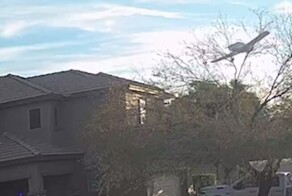 Момент падения самолёта на жилые дома в США