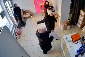 В Ульяновске клиентка избила сотрудницу пункта выдачи заказов скалкой