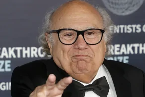 8 странных и неожиданных способов заработка, к которым прибегали голливудские звёзды до известности