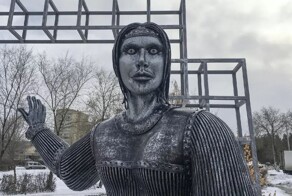 В&nbsp;Роспатенте зарегистрировали образ пугающего памятника Алёнке