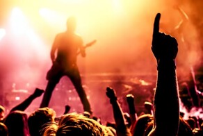 Российским артистам придется переписывать афиши с 1 марта