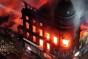 В Глазго загорелось и частично обрушилось историческое здание