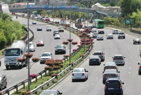 Казахстан готовит зеркальное повышение утильсбора на автомобили из России