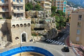 Особняк внутри настоящей скалы