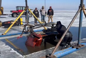 Со дна замёрзшего озера подняли старый Ford, пролежавший там почти полвека