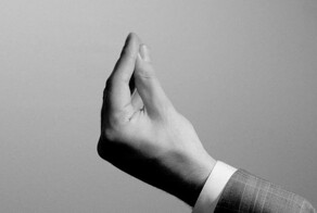 Все же знают про то что итальянцы без жестикуляции не умеют говорить 