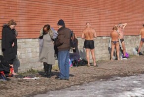 В Санкт-Петербурге за три месяца до лета открыли пляжный сезон