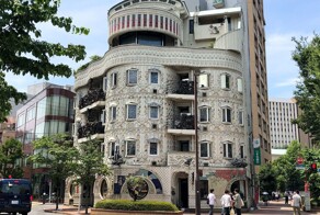 Васеда Эльдорадо: дом с дышащими фасадами и подмигивающими стенами