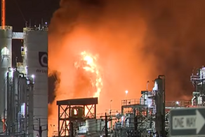 Взрыв на техасском химзаводе попал на камеры