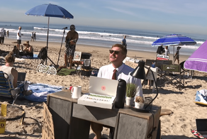 В США удалёнщики устроили офис прямо на пляже