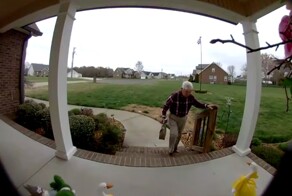 В США бабушка и дедушка пошли работать курьерами из-за медицинских расходов