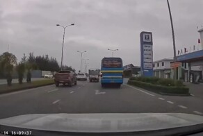 Был так возмущён тем, что чуть не попал в ДТП, что решил исправить ситуацию