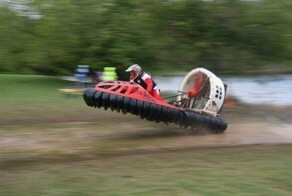 Уникальные гонки на воздушной подушке