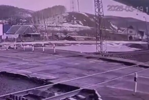 Поезд травмировал мужчину в Красноярском крае