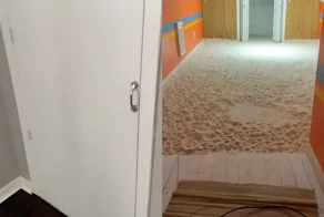 Новый владелец дома обнаружил комнату, полностью засыпанную песком