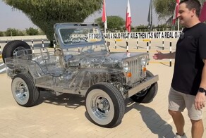 Полностью прозрачный Jeep